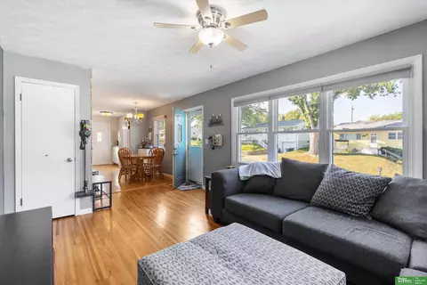 709 W 32nd Ave, Bellevue, NE 68005