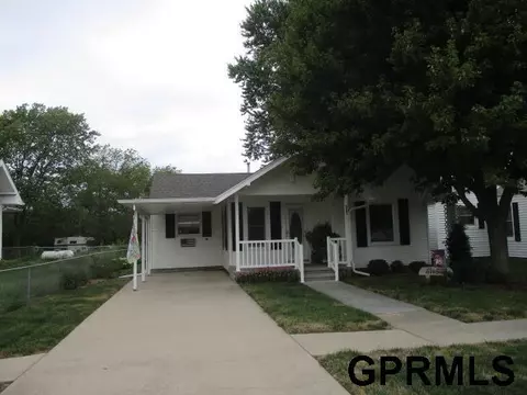 505 Broad St, Jansen, NE 68377