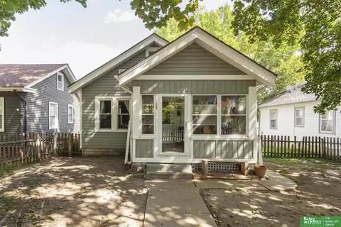 1705 S 55 St, Omaha, NE 68106