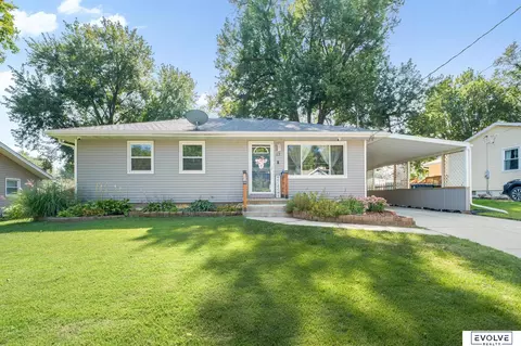 12 Arnold Ave, Council Bluffs, IA 51503