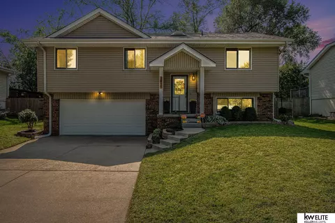 3411 Lookingglass Dr, Bellevue, NE 68123
