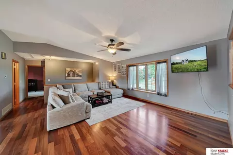3947 E Hackberry Rd, Beatrice, NE 68310 photo 7