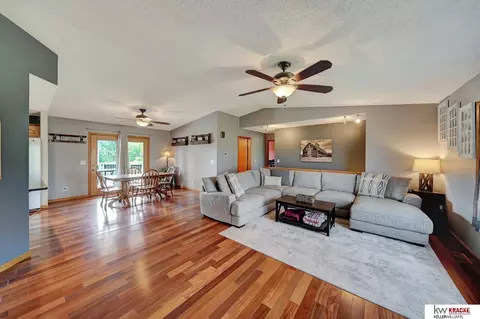 3947 E Hackberry Rd, Beatrice, NE 68310 photo 5