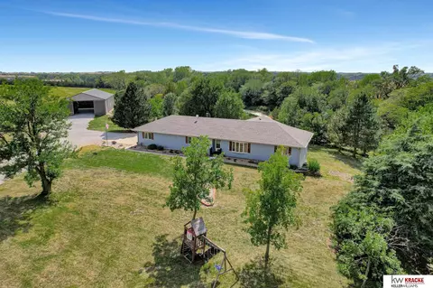 3947 E Hackberry Rd, Beatrice, NE 68310
