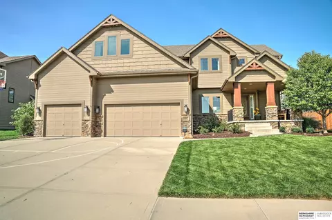 1827 S 211 St, Elkhorn, NE 68022