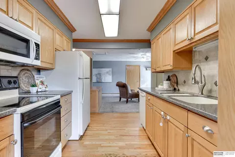 8308 Park Dr, Ralston, NE 68127 photo 12