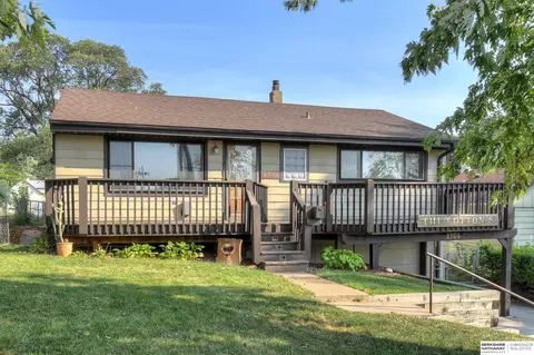 8308 Park Dr, Ralston, NE 68127