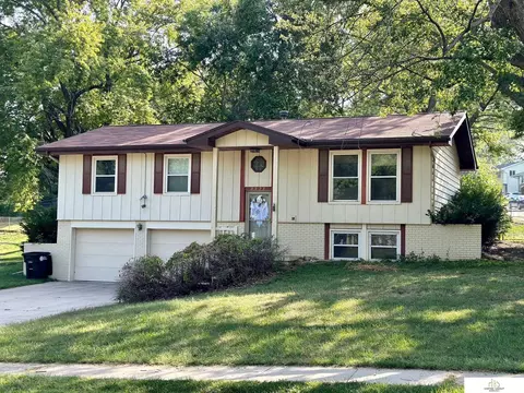 9323 Sprague St, Omaha, NE 68134
