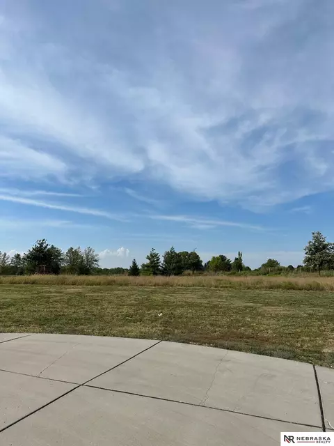 6020 Veritas Dr, Lincoln, NE 68516