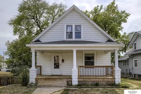1012 7th St, Fairbury, NE 68352