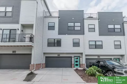 3103 Mayberry Plz, Omaha, NE 68105