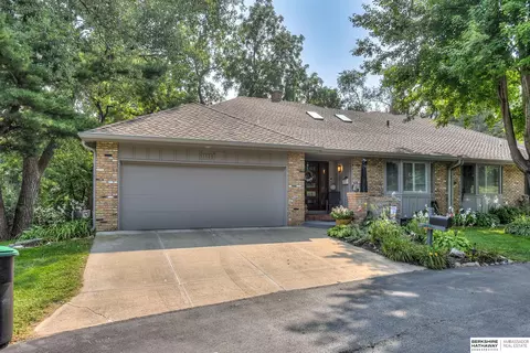 11125 Woolworth Plz, Omaha, NE 68144