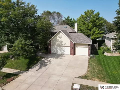 4120 Birch Creek Dr, Lincoln, NE 68516