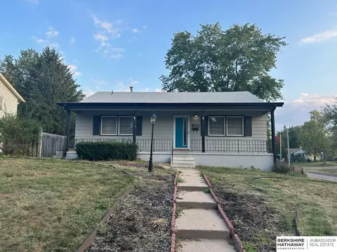 8733 Wilbur St, La Vista, NE 68128