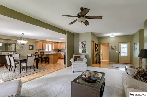 4623 Birch Creek Dr, Lincoln, NE 68516