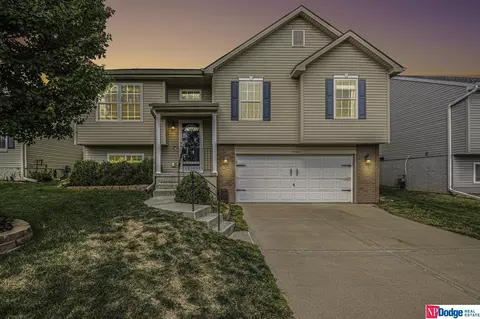 19430 W St, Omaha, NE 68135