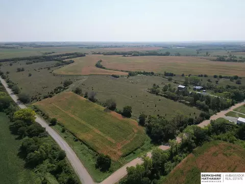 17605 Pella Rd, Adams, NE 68301