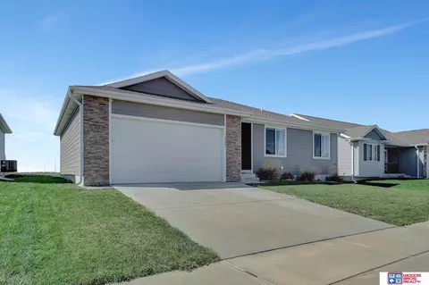 4555 W Whisperwood St, Lincoln, NE 68528