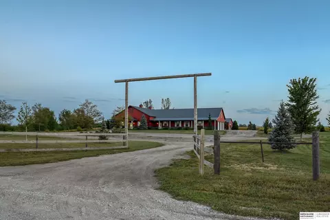 28909 Garvin Rd, Valley, NE 68064