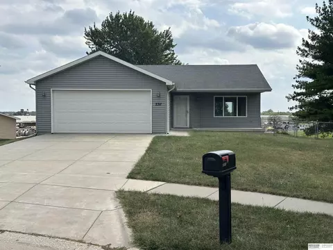 2311 Atlas Cir, Lincoln, NE 68521