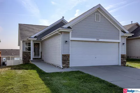 7809 S 23rd St, Bellevue, NE 68147