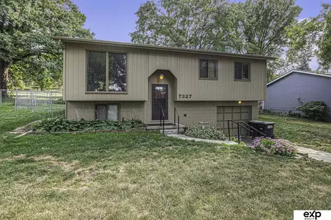 7327 Miami St, Omaha, NE 68134