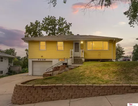 7306 S 52nd St, Omaha, NE 68157