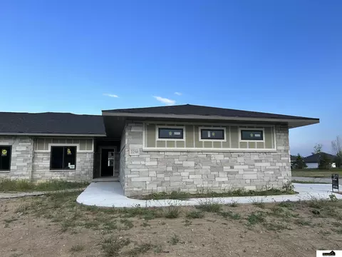 2250 S 90th Bay Bay, Lincoln, NE 68520