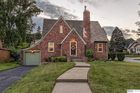 7166 Minne Lusa Blvd, Omaha, NE 68112
