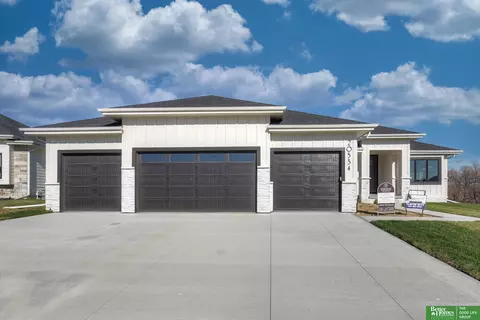 20980 Jaynes St, Elkhorn, NE 68022