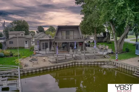 2112 Mid Lake Dr, Union, NE 68455