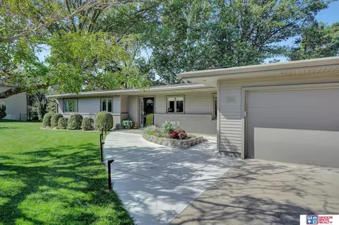 1215 S 84th St, Lincoln, NE 68510