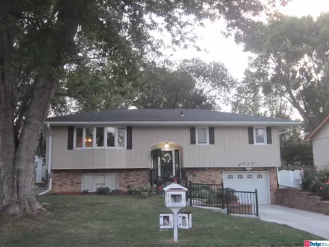 10247 V St, Omaha, NE 68127