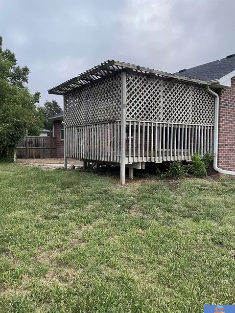Exterior - 2111 S 5th St, Beatrice, NE 68310 photo 6 of 9
