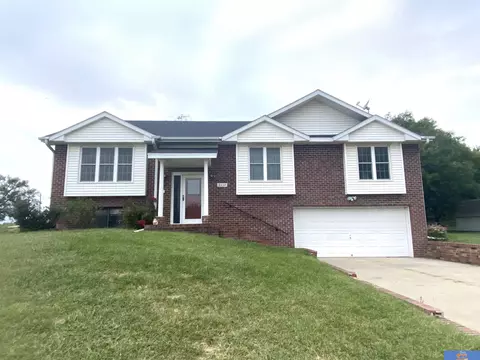 Exterior - 2111 S 5th St, Beatrice, NE 68310 photo 2 of 9