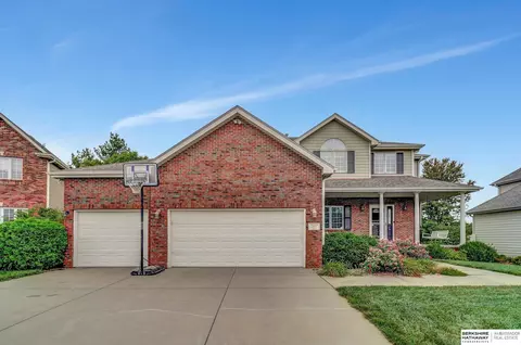 7807 Amelia Dr, Lincoln, NE 68516
