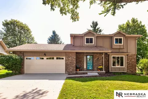 15665 Fountain Hills Dr, Omaha, NE 68118