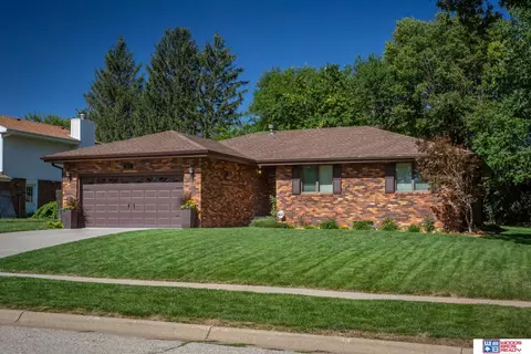 8210 Prescott Ave, Lincoln, NE 68506