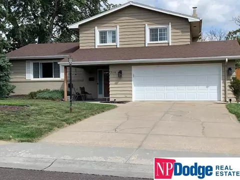 719 Tara Rd, Papillion, NE 68046