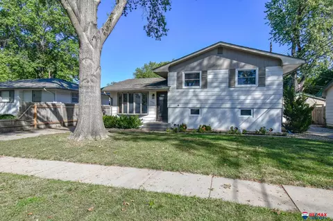 4320 Knox St, Lincoln, NE 68504