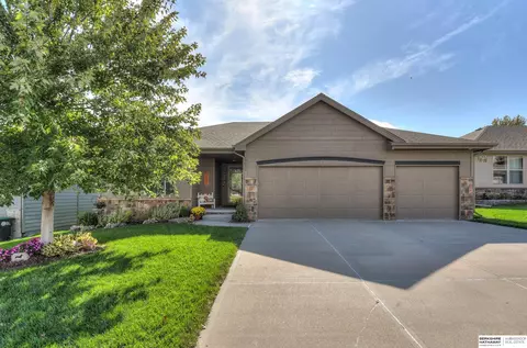 19011 Lake St, Omaha, NE 68022