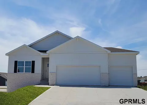 9118 S 65th St, Papillion, NE 68157