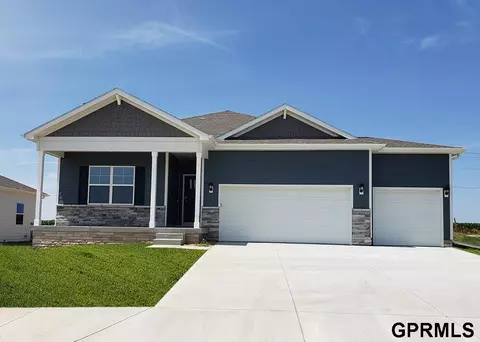 6413 Clear Creek St, Papillion, NE 68157