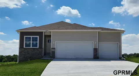 6429 Clear Creek St, Papillion, NE 68157