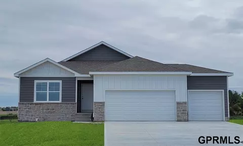 6432 Clear Creek St, Papillion, NE 68157