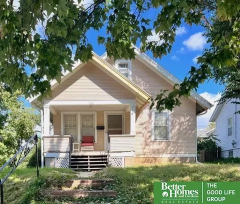 4694 Poppleton Ave, Omaha, NE 68106