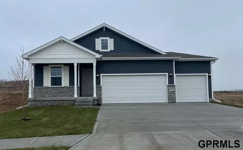 18355 Rose Lane Rd, Omaha, NE 68136