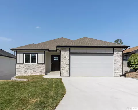 5834 N St, Omaha, NE 68117
