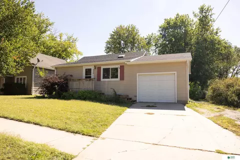 626 E 9th St, York, NE 68467