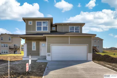 9509 S 181st St, Omaha, NE 68136